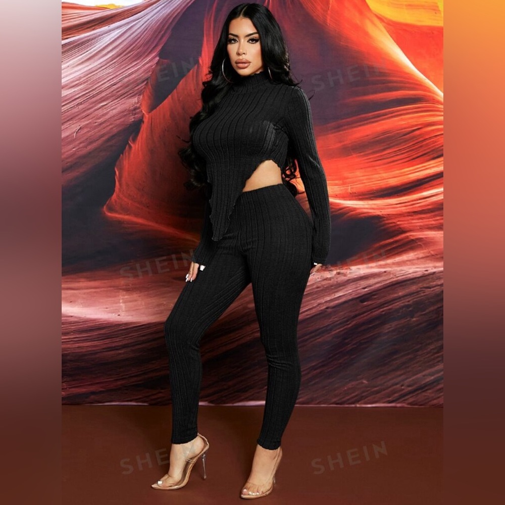Mock Neck Asymmetrical Hem Tee & Leggings 2 Piece Set 🖤